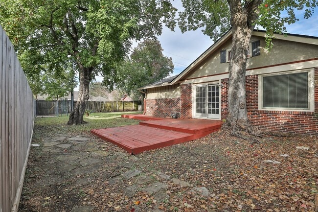 Building Photo - 607 Lakeview Dr