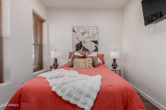 Building Photo - 12005 N Panorama Dr