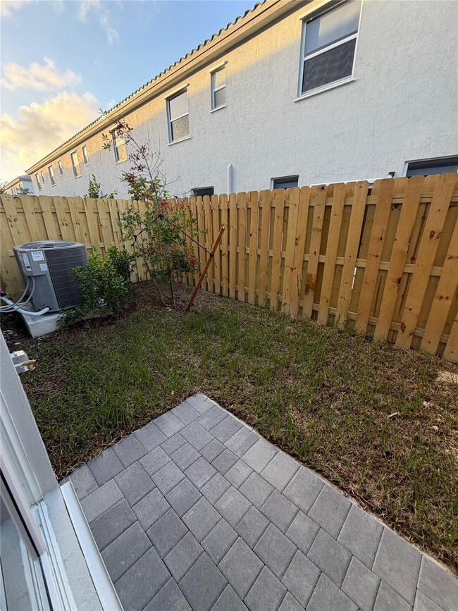 Building Photo - 1131 SE 2nd St