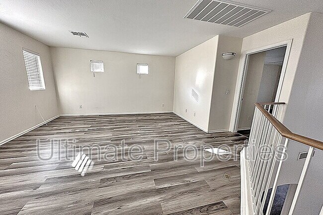 Building Photo - 5652 W Manzanita Dr