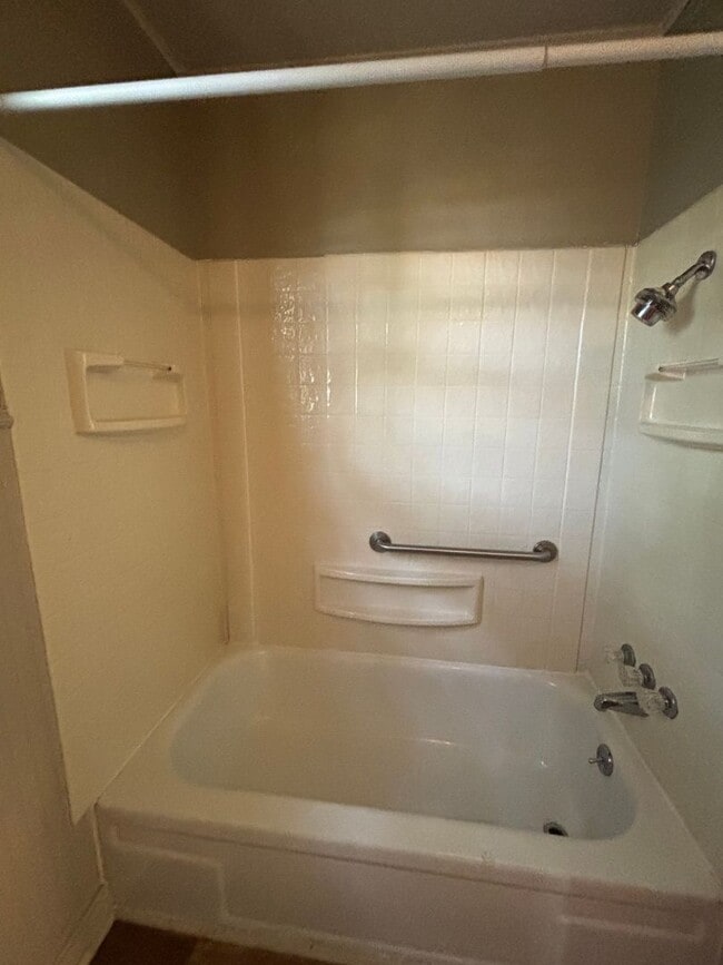 Building Photo - Home For Rent in SW Ardmore!