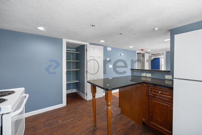 Building Photo - Unit 3F