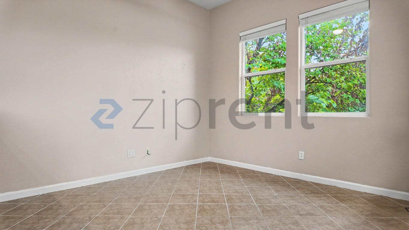 Building Photo - Unit