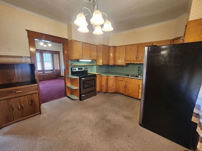 Building Photo - 1 Bedroom House Near Shopping, Parks and Little League Field