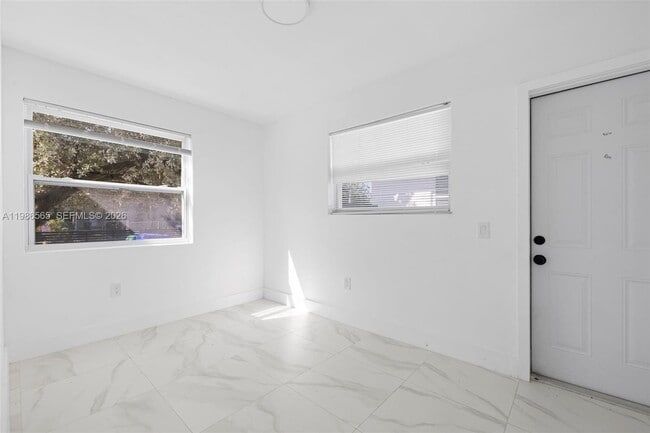 Building Photo - 1445 NW 34th St