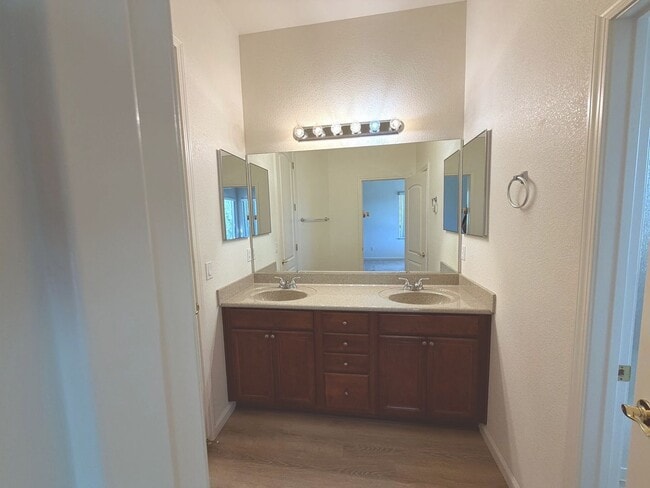 Building Photo - Spanish Springs 5bed/3bath - Move in Speci...