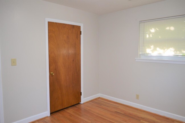 Building Photo - 134 White Oak Dr