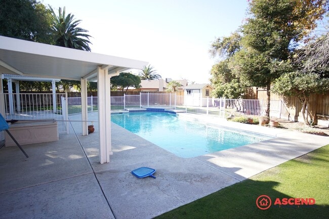 Building Photo - Gorgeous Home in Stockdale Park!