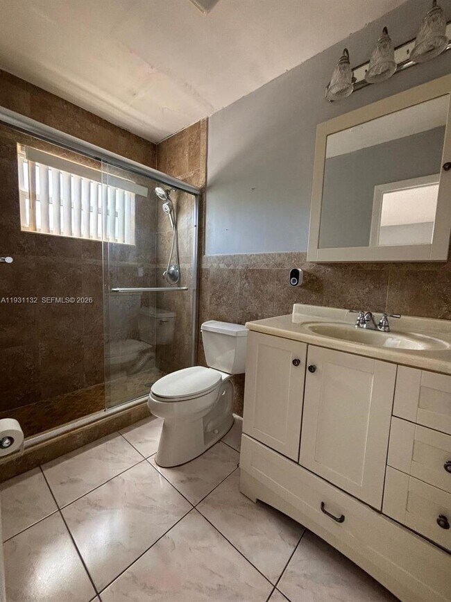 Building Photo - 5181 W Oakland Park Blvd
