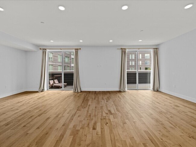 Building Photo - 50 Hichborn St