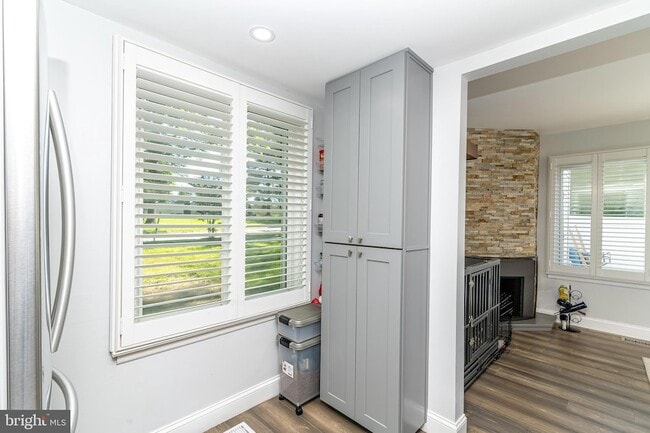Building Photo - 251 Fir Tree Ct