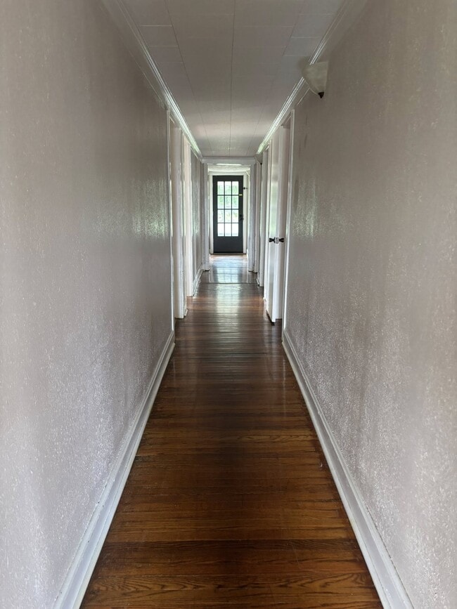 Building Photo - 131 Castille St