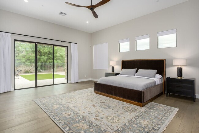 Building Photo - 8742 E Woodley Way