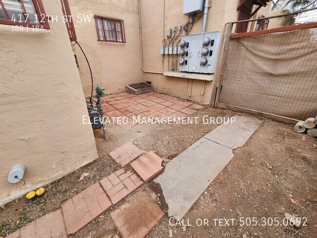 Building Photo - Super Cute, 1 Bedroom, 1 Bath Gem!  With G...