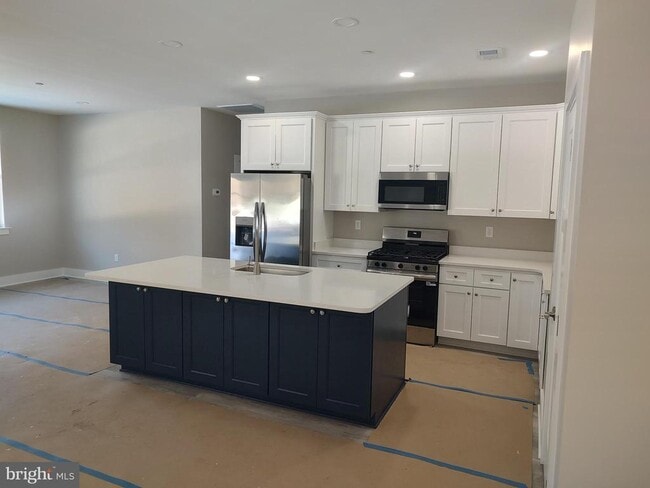 Building Photo - 112 W Main St