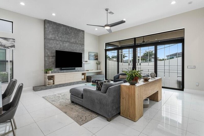 Building Photo - 17317 Santaluce Mnr