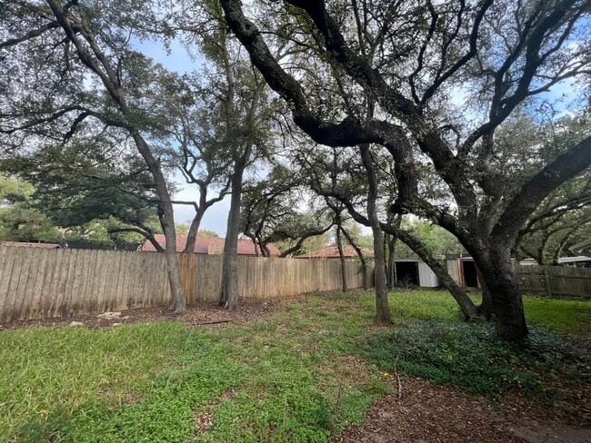 Building Photo - Charming single-story home with 4 bedrooms and 2 bathrooms for rent in neighborhood of Anderson M...