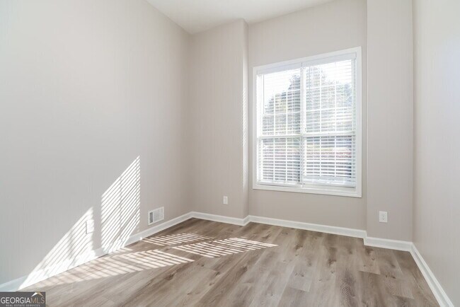 Building Photo - 250 Ashley Oaks Dr