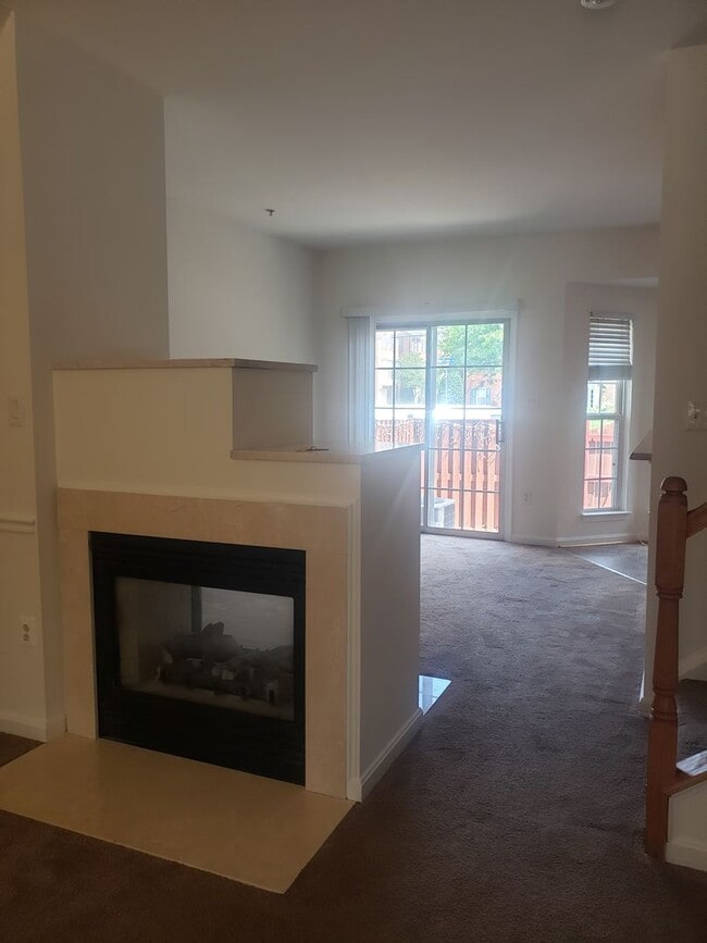 Building Photo - Gorgeous 3 Bedroom 3.5 Bathroom Brick Town...