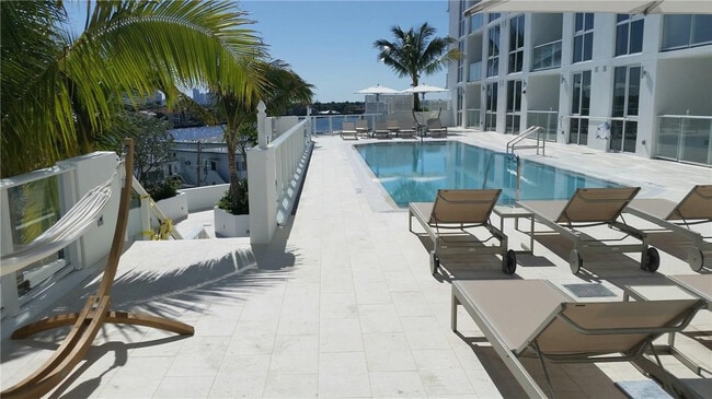 Building Photo - 401 N Birch Rd