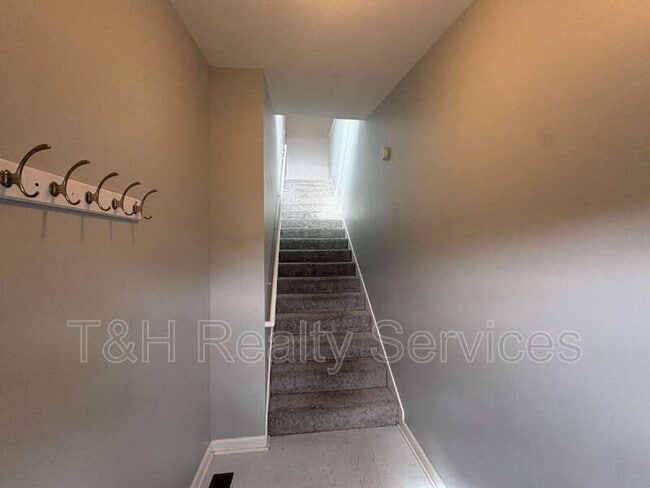 Building Photo - 409 W Washington St