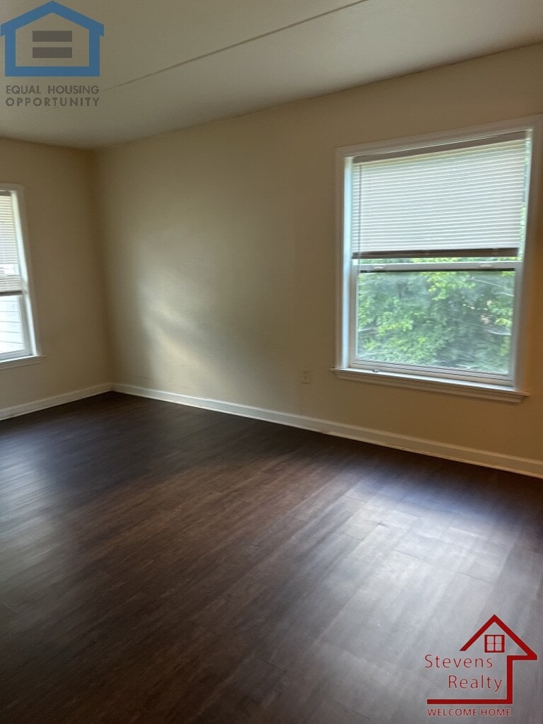 Building Photo - 915 S Seminole Dr