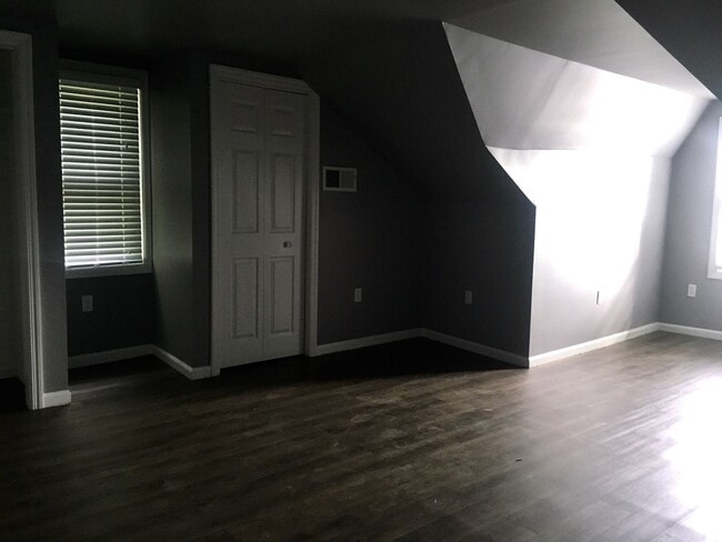 Building Photo - *** Mt. Washington * Renovated 4 Bedroom Home * Spacious & Stylish * One Block to Grandview * Pet...