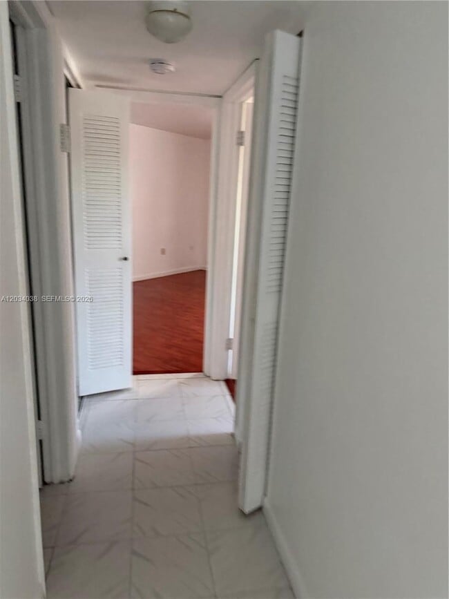 Building Photo - 9429 Fontainebleau Blvd