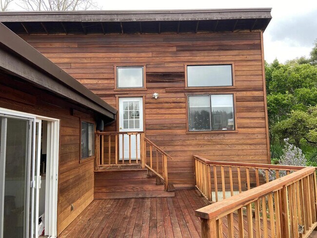 Building Photo - 121 Scenic Dr