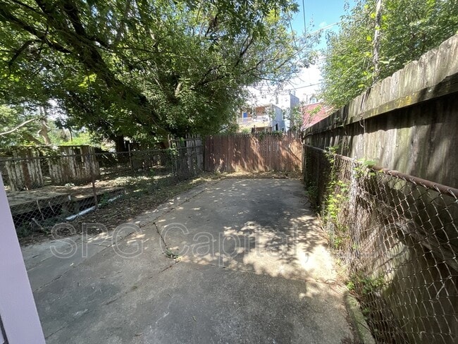 Building Photo - 141 Stevens Ave