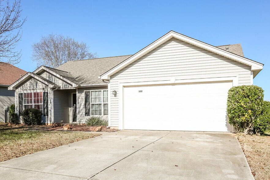 Building Photo - 1528 Moss Creek Dr
