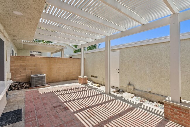 Building Photo - Beautiful Yorba Linda 3 Bedroom 2.5 Bathro...
