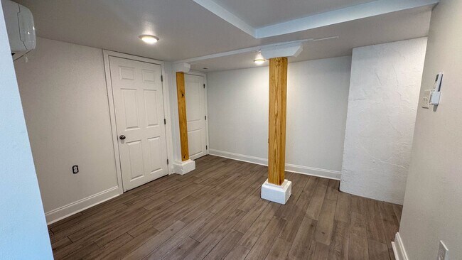 Building Photo - 7423-7429 Hampson - 7423 Basement Left