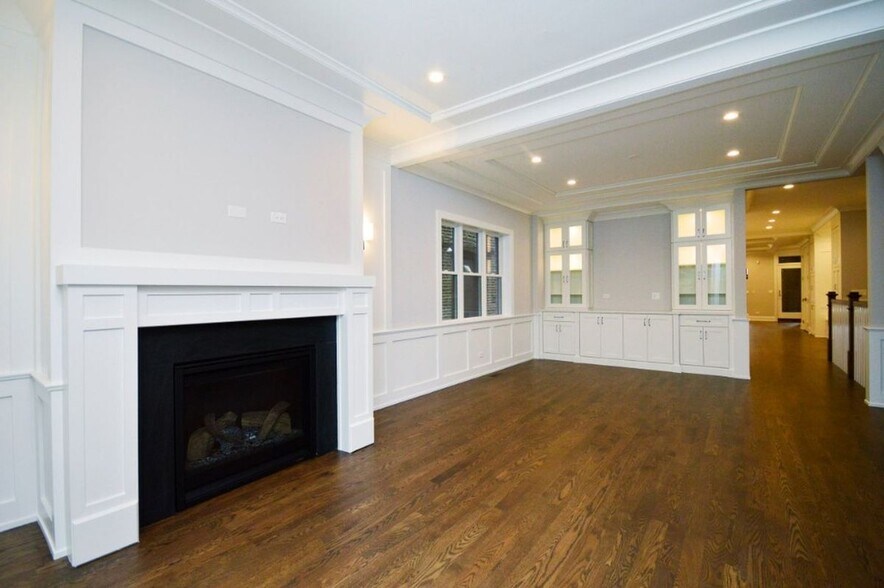 Building Photo - 4727 N Winchester Ave