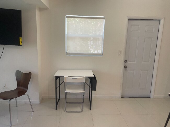 Building Photo - 18 NW 45th St