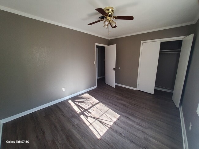 Building Photo - Morris