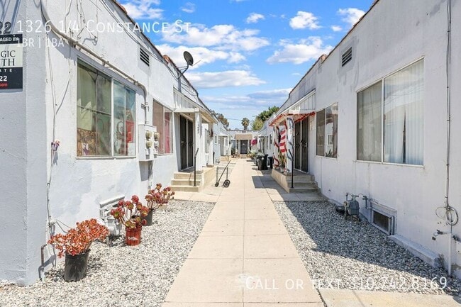 Building Photo - 1326 1/4 Constance St-
