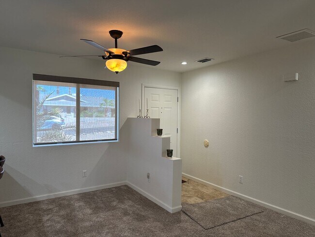 Building Photo - PENDING Furnished/or Un-Furnished - Pool h...