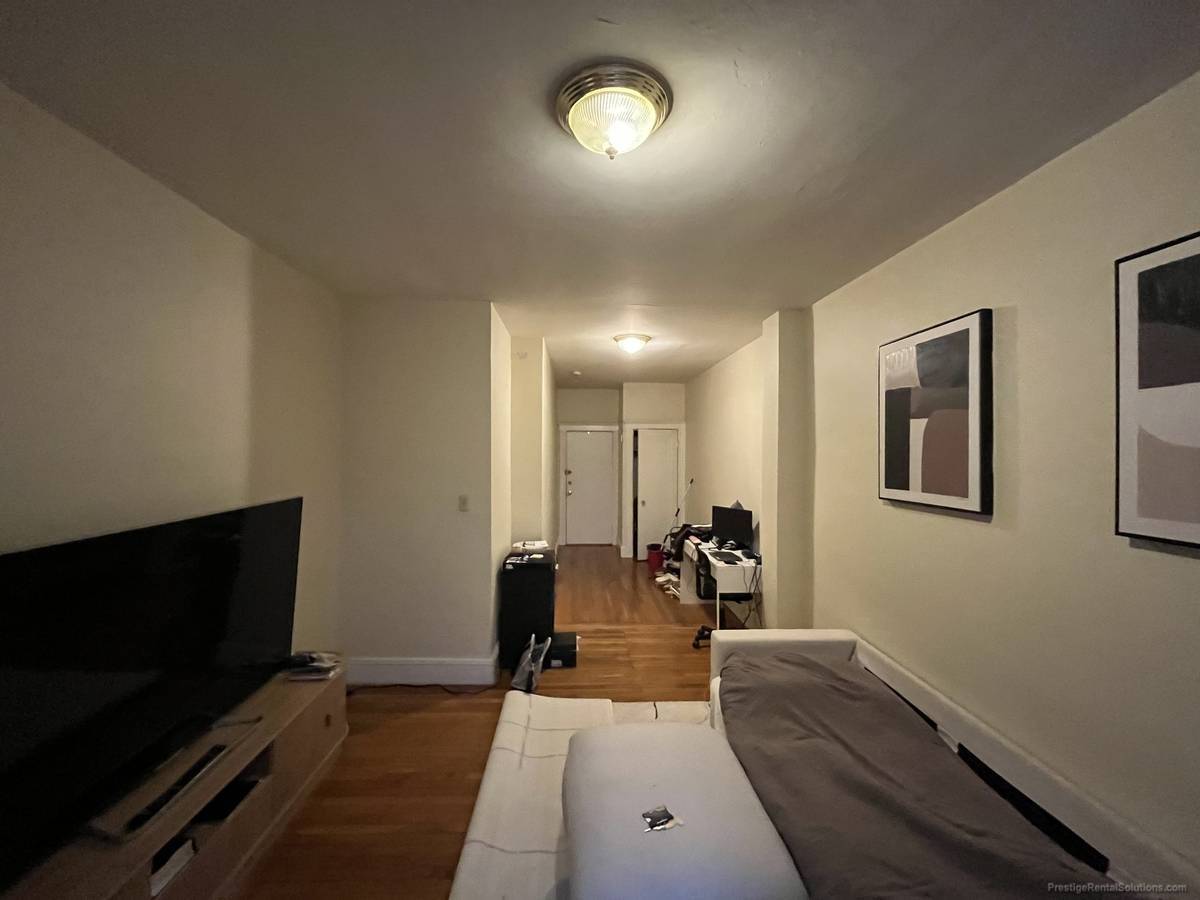 Building Photo - 1140 River St