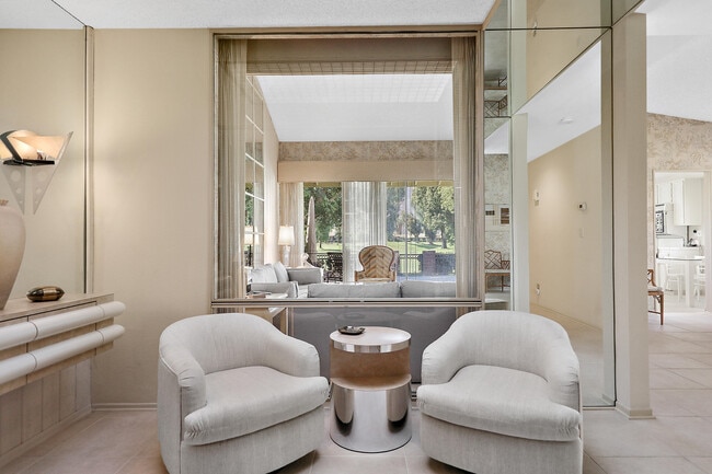 Building Photo - 175 Gran Via