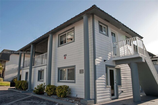 Building Photo - 4051 N Ocean Dr