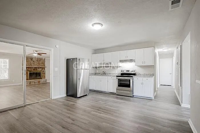 Building Photo - 6 Hitching Post Ct