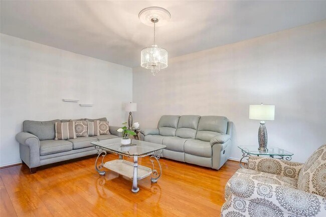 Building Photo - Spacious 4-Bedroom Home + Bonus Room with AC in Prime Lewisville Location