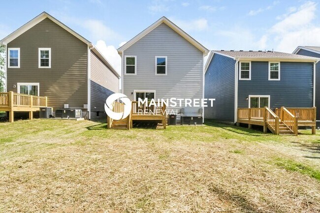 Building Photo - 3 Bedroom Pet-Friendly Home in Hendersonville, TN with Main Street Renewal