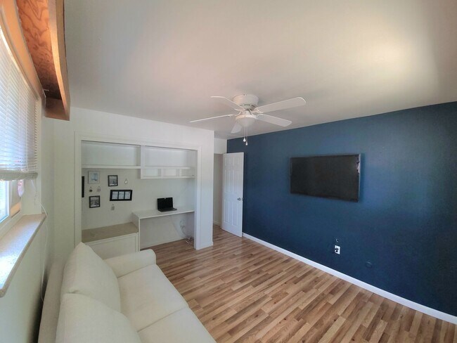 Building Photo - West 20th Apartment in Great Location