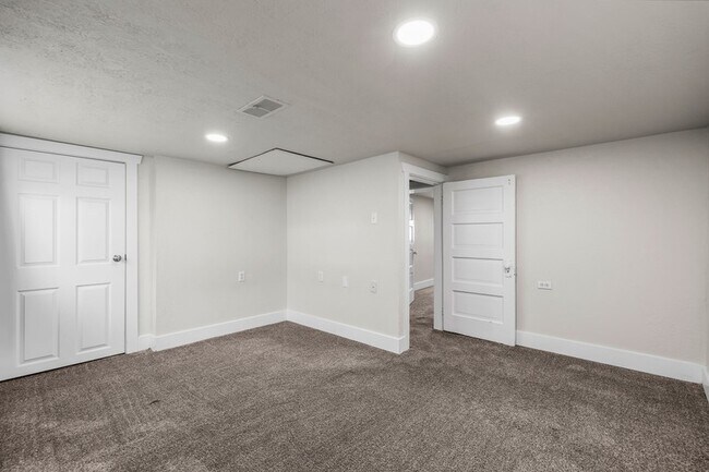 Building Photo - 191 E 100 N