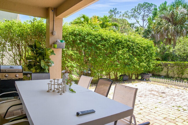 Building Photo - 2877 SW Venice Ct