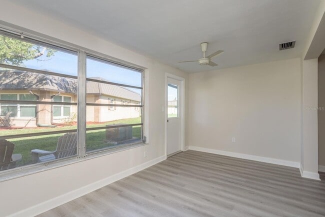 Building Photo - 4229 Stratford Dr