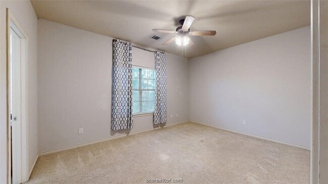 Building Photo - 332 Forest Dr Loop