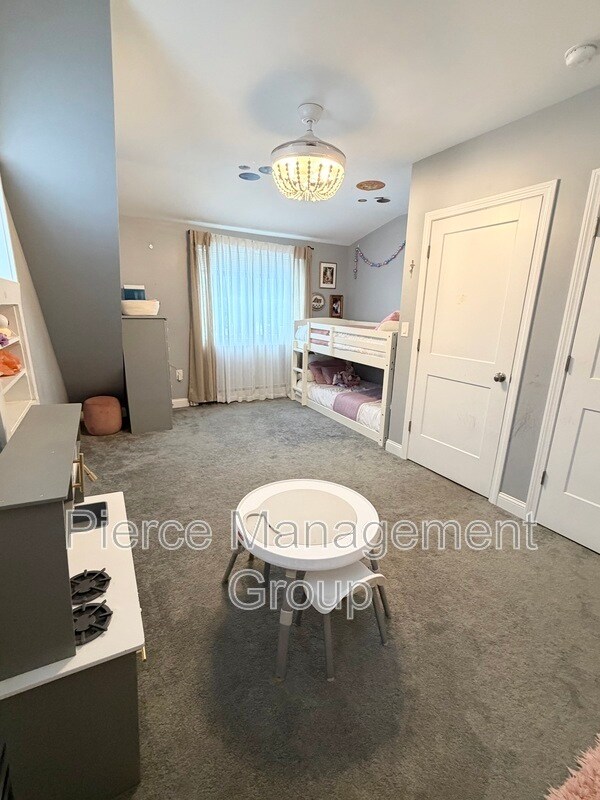 Building Photo - 395 Critchett Rd